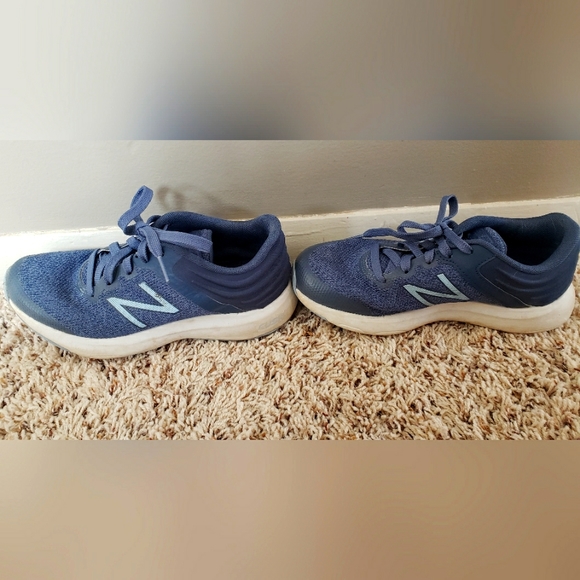 New Balance Sneakers Size 6 - Picture 2 of 5